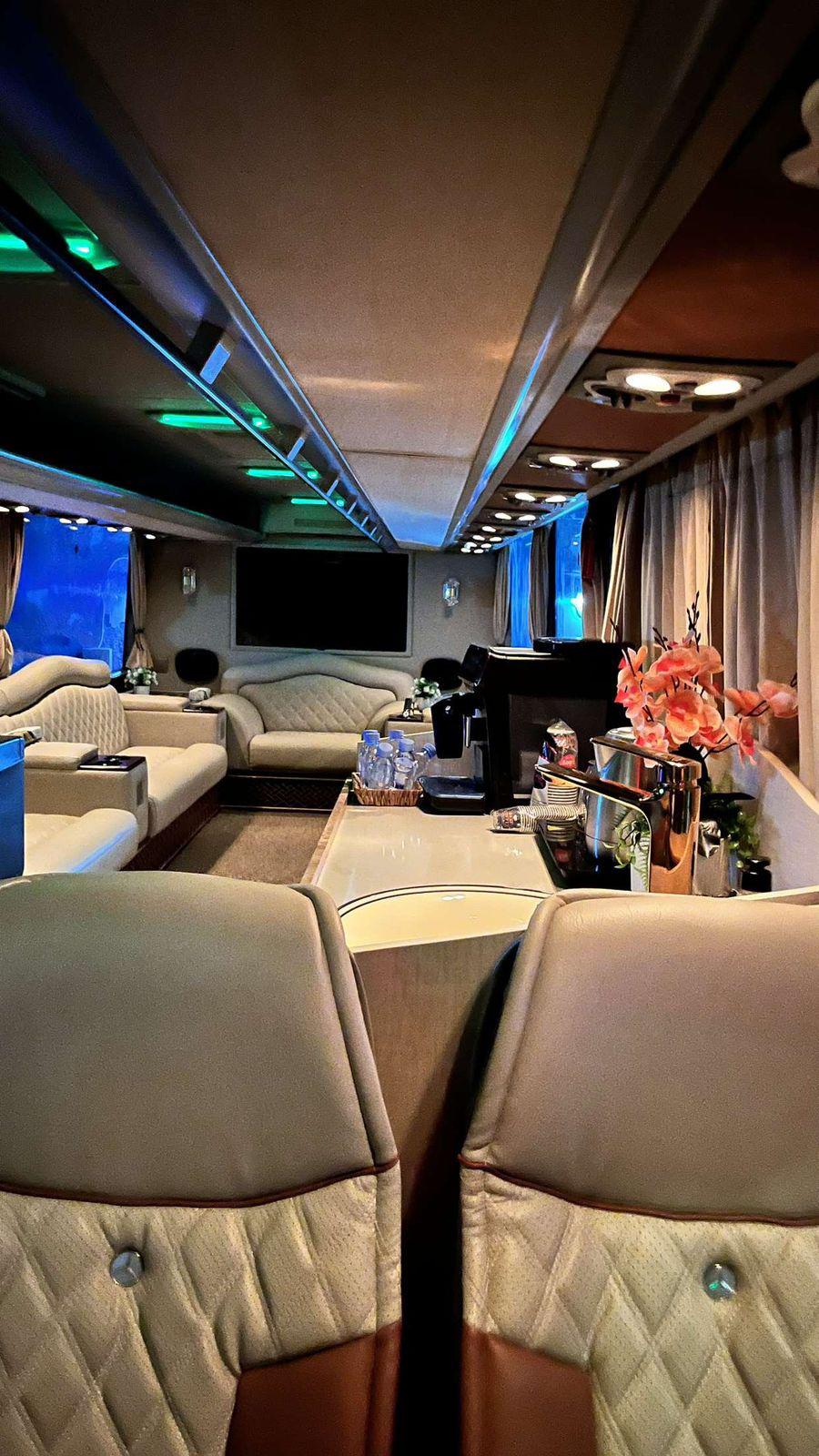 Royal VIP Bus - 26 Seats