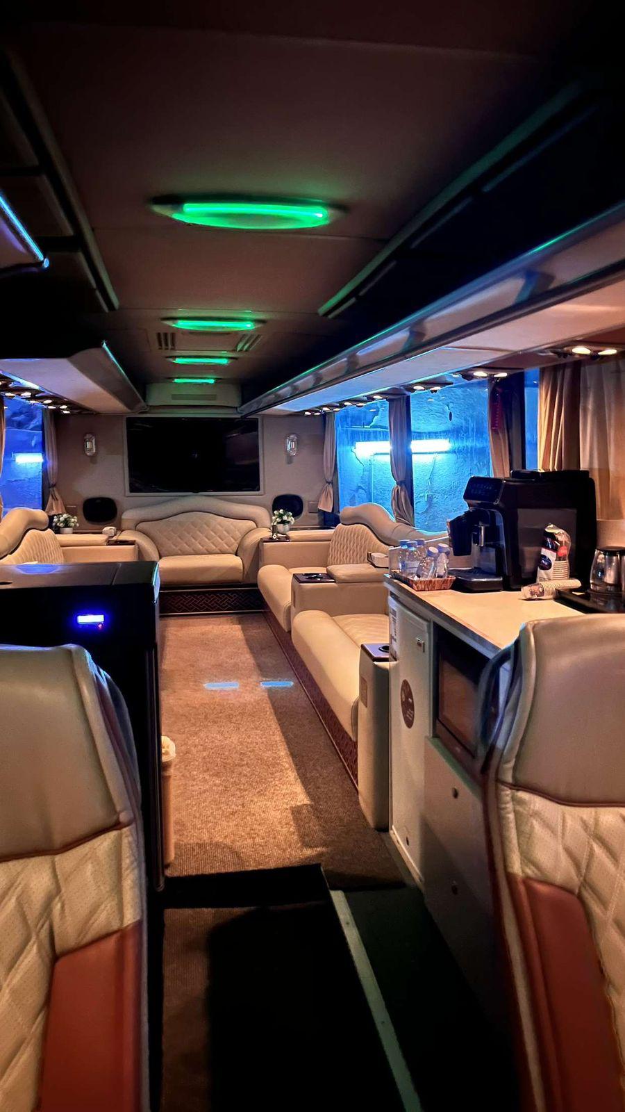 Royal VIP Bus - 26 Seats