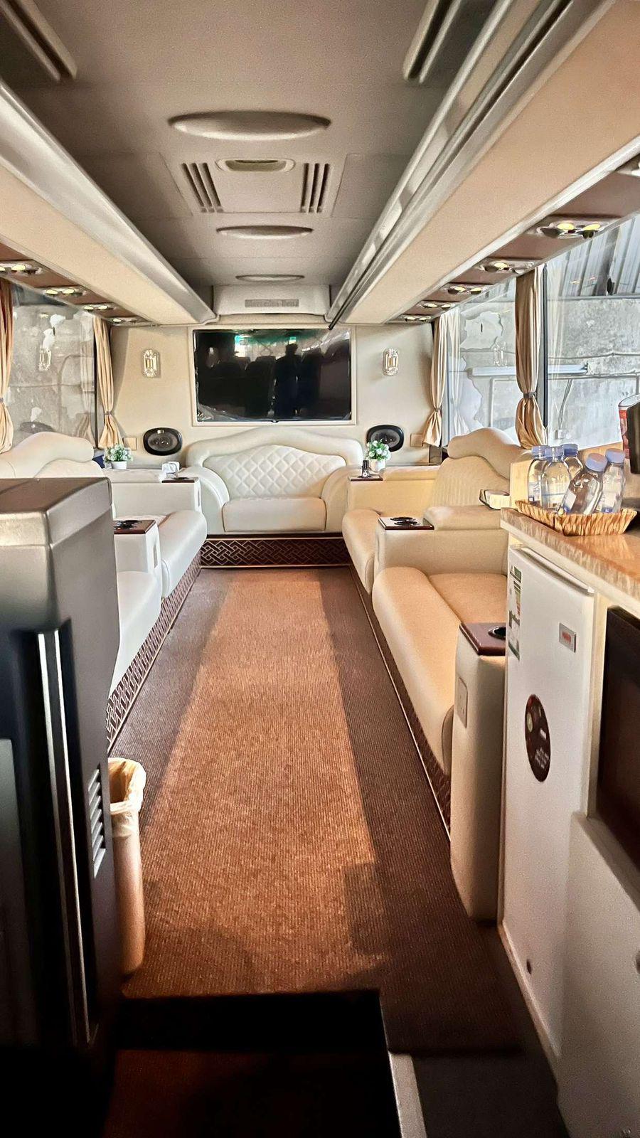 Royal VIP Bus - 26 Seats