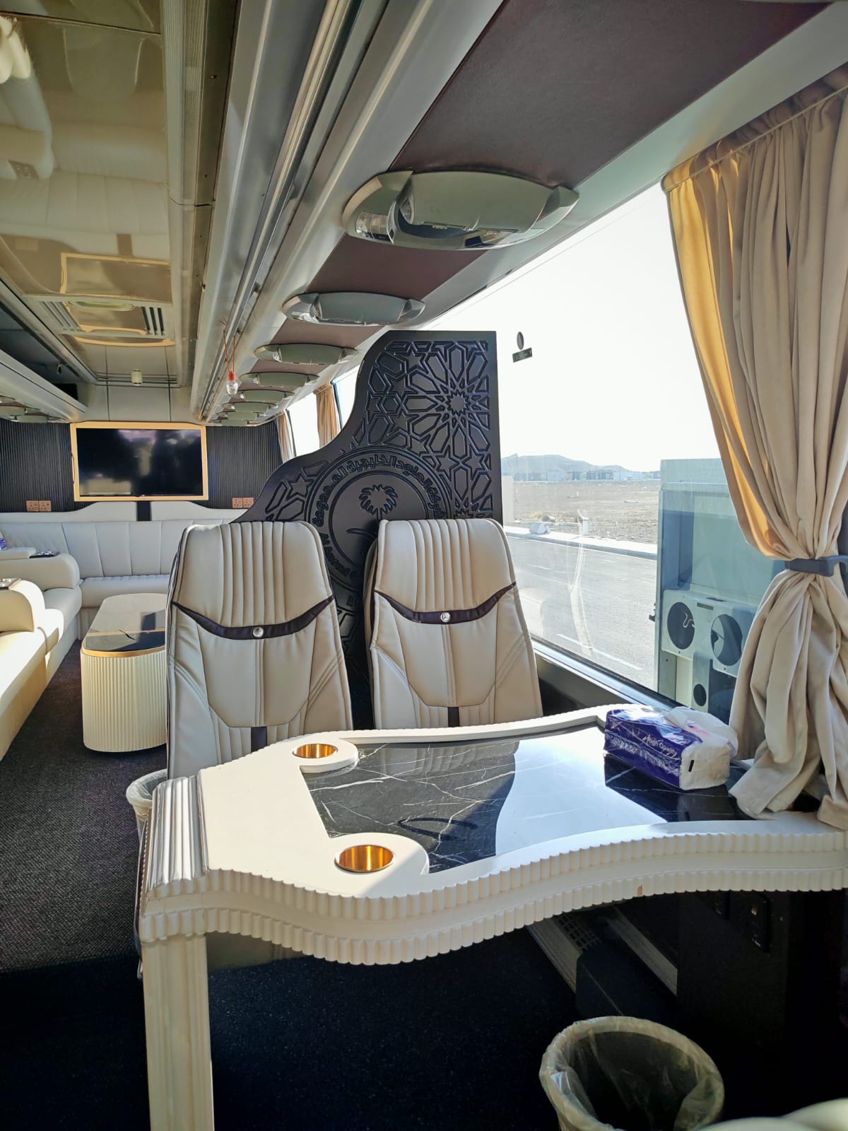 VIP Bus with Tables - 30 Seats