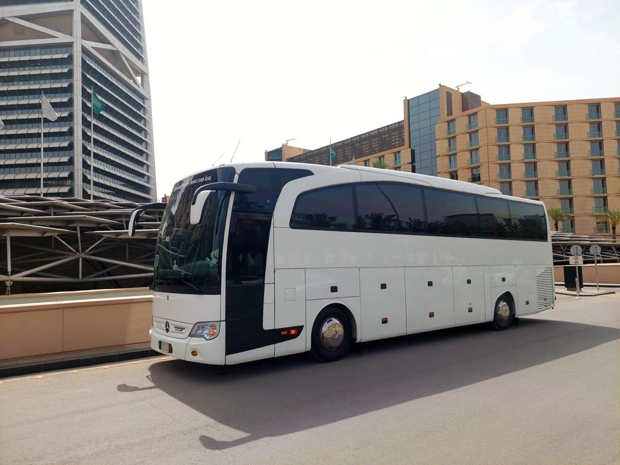 باص مرسيدس بنز VIP طاولات 33 مقعد