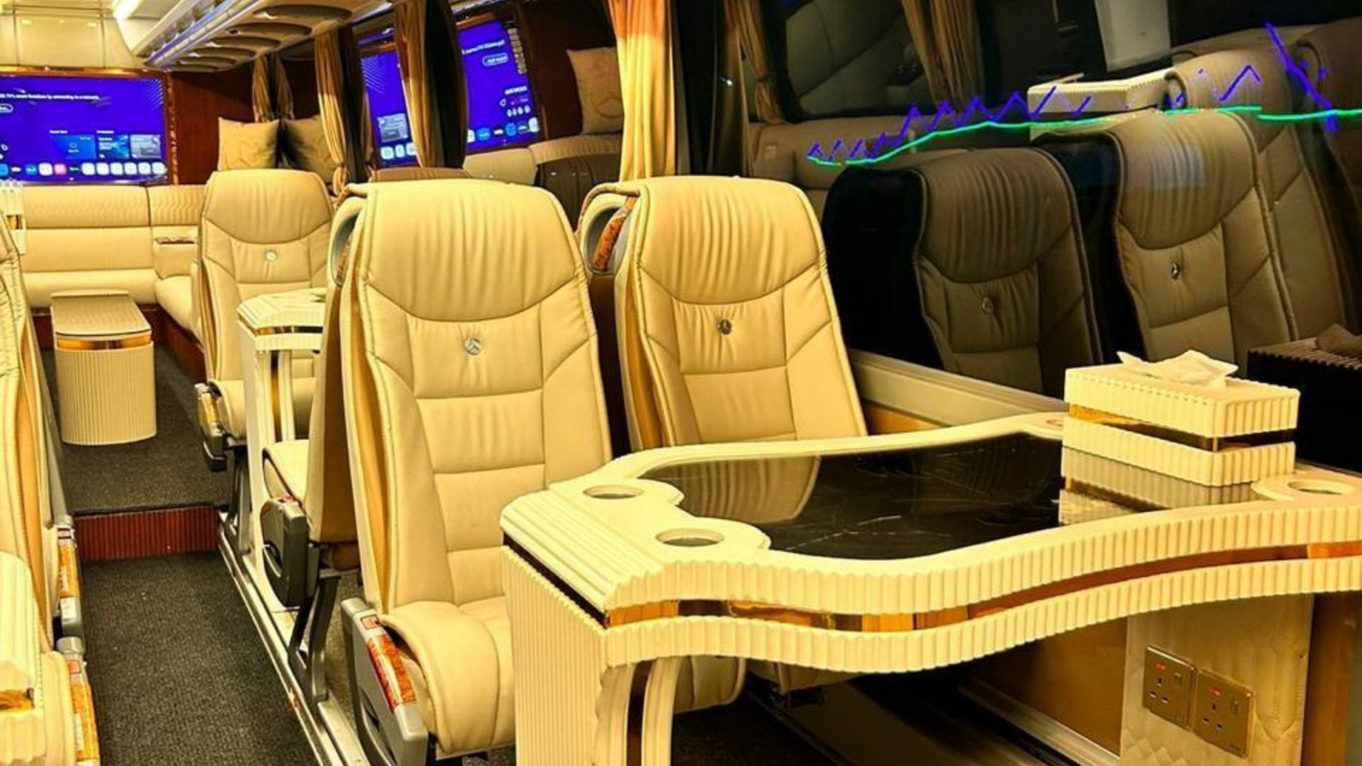 Royal VIP Bus - 30 Seats