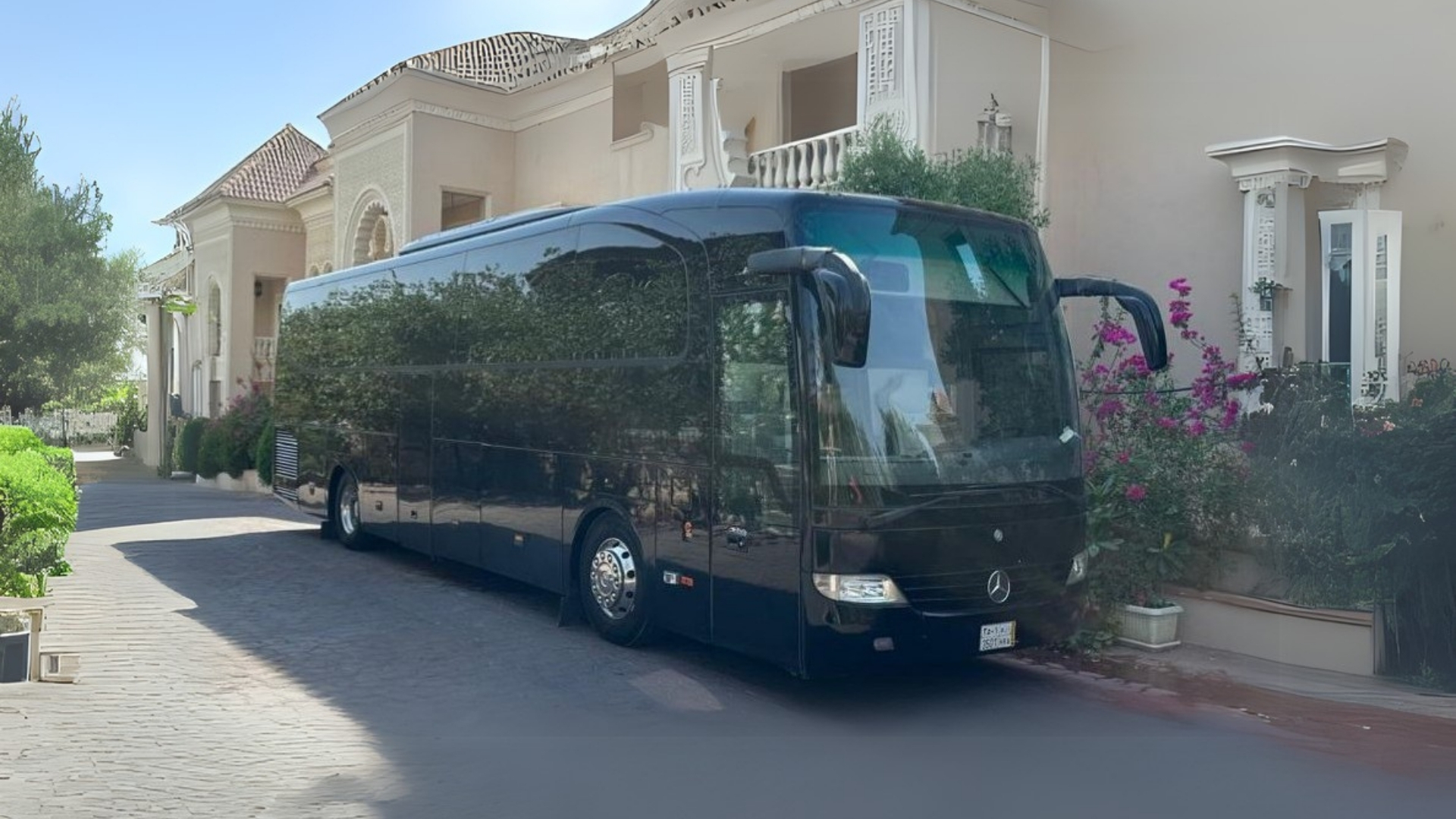Royal VIP Bus - 30 Seats